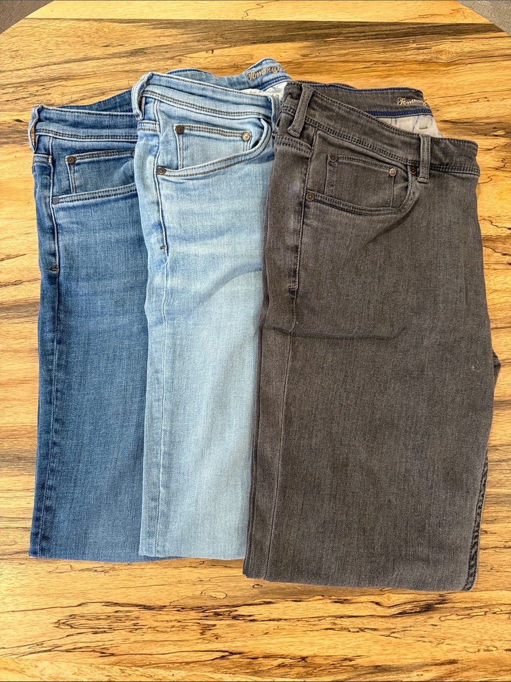 3 Pairs of Tommy Bahama Men's Slim Straight Jeans – Dark Blue, Light Blue & Gray